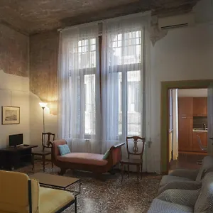 Melusina Rialto Historical Center Appartement